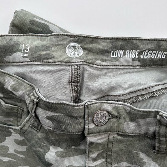 WOMEN’S Camo Jeggings Low Rise EUC Size 13 - Picture 5 of 8